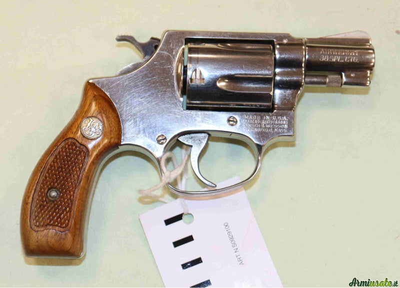 Revolver Smith & Wesson Modello 37 Nickel Calibro 38 SP