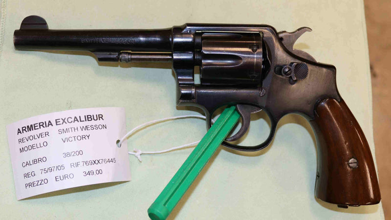 Revolver Smith & Wesson  Modello Victory Calibro 38/200